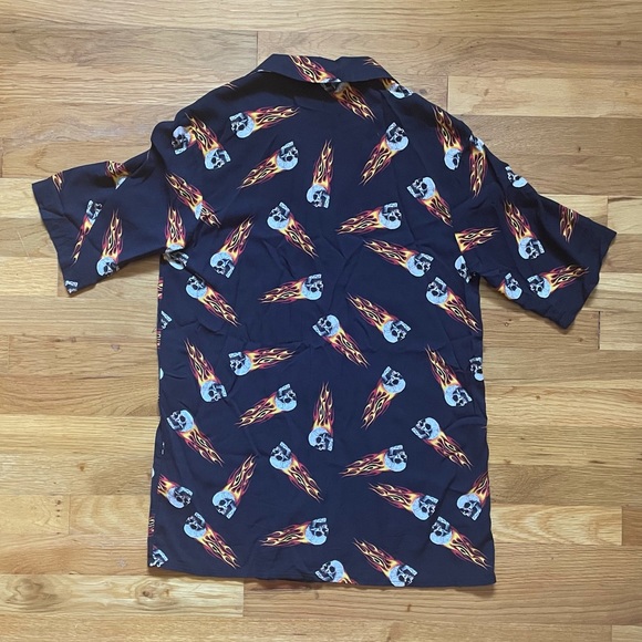fire skull flaming skull button down like new - Picture 2 of 6